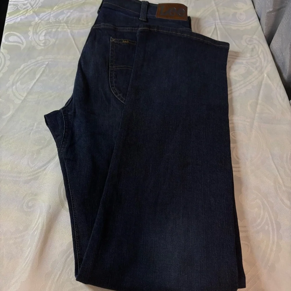 NWT- Lee Men's Extreme motion Zander Slim Straight Jeans